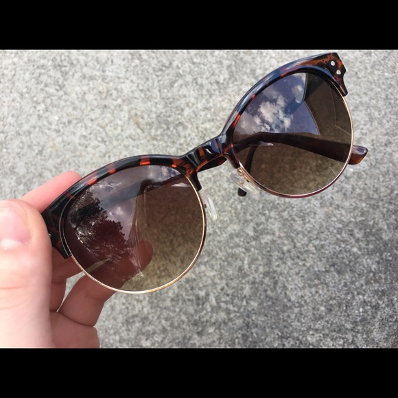 Tahari Accessories - new**** sunglasses tahari
